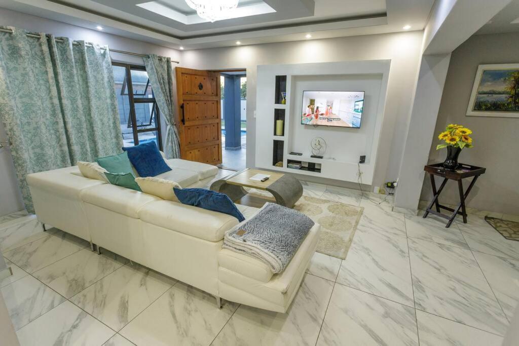 Cozier Glitz Villa Kaapstad Buitenkant foto