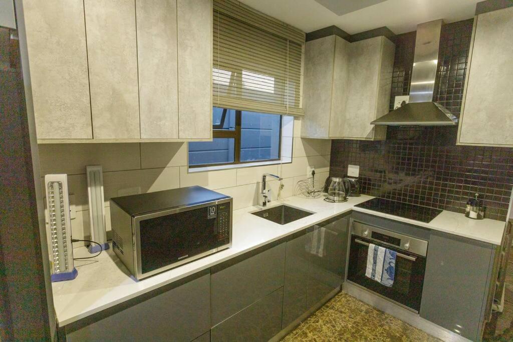 Cozier Glitz Villa Kaapstad Buitenkant foto