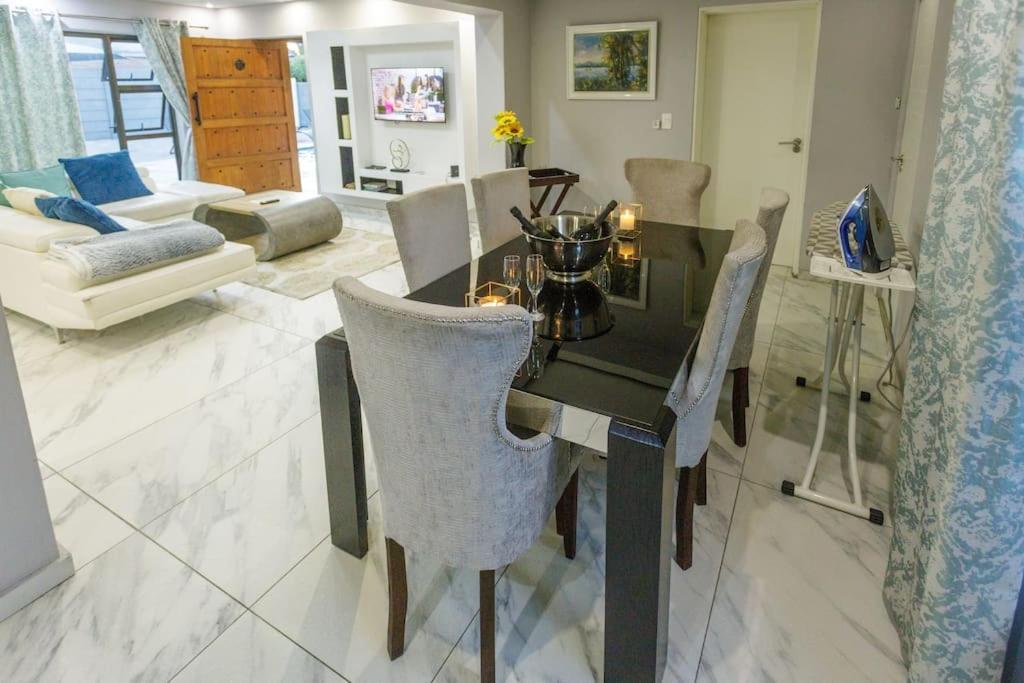 Cozier Glitz Villa Kaapstad Buitenkant foto