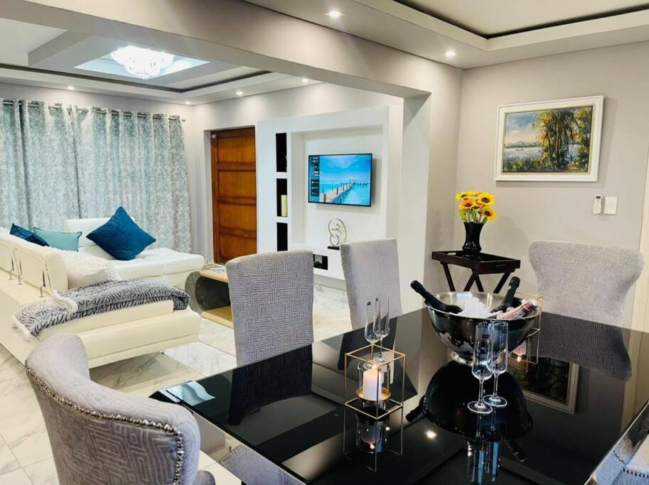 Cozier Glitz Villa Kaapstad Buitenkant foto