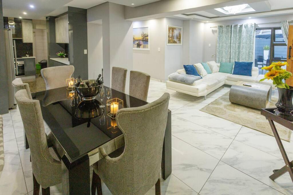 Cozier Glitz Villa Kaapstad Buitenkant foto